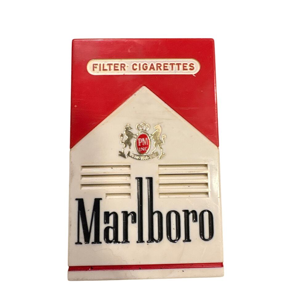 Vintage Marlboro Filter Cigarettes novelty transistor radio, Model M-152.